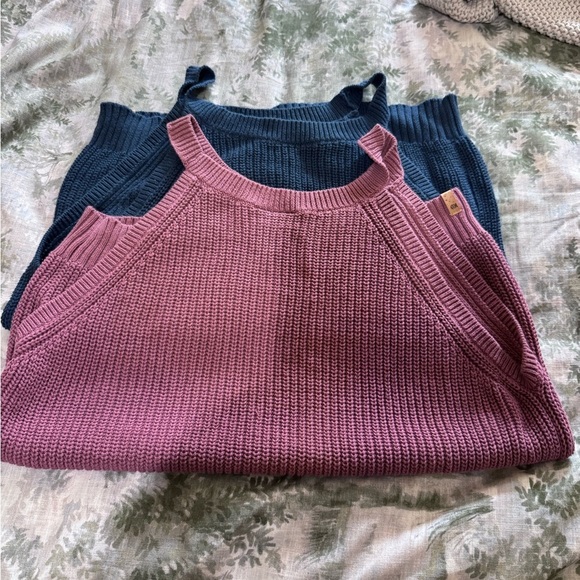 Set of 2 sweater tanks. Sz m - Picture 16 of 16
